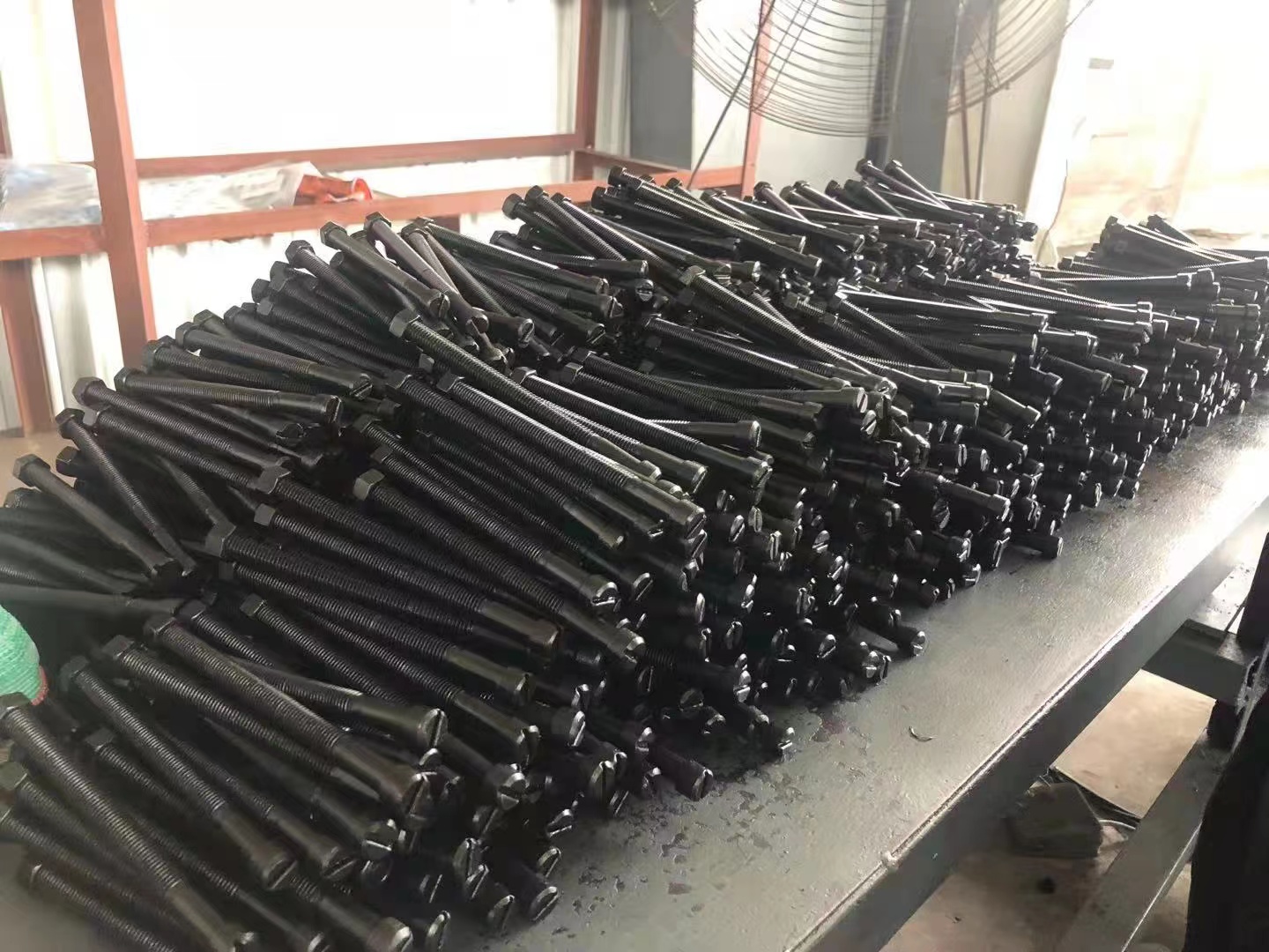 center bolt